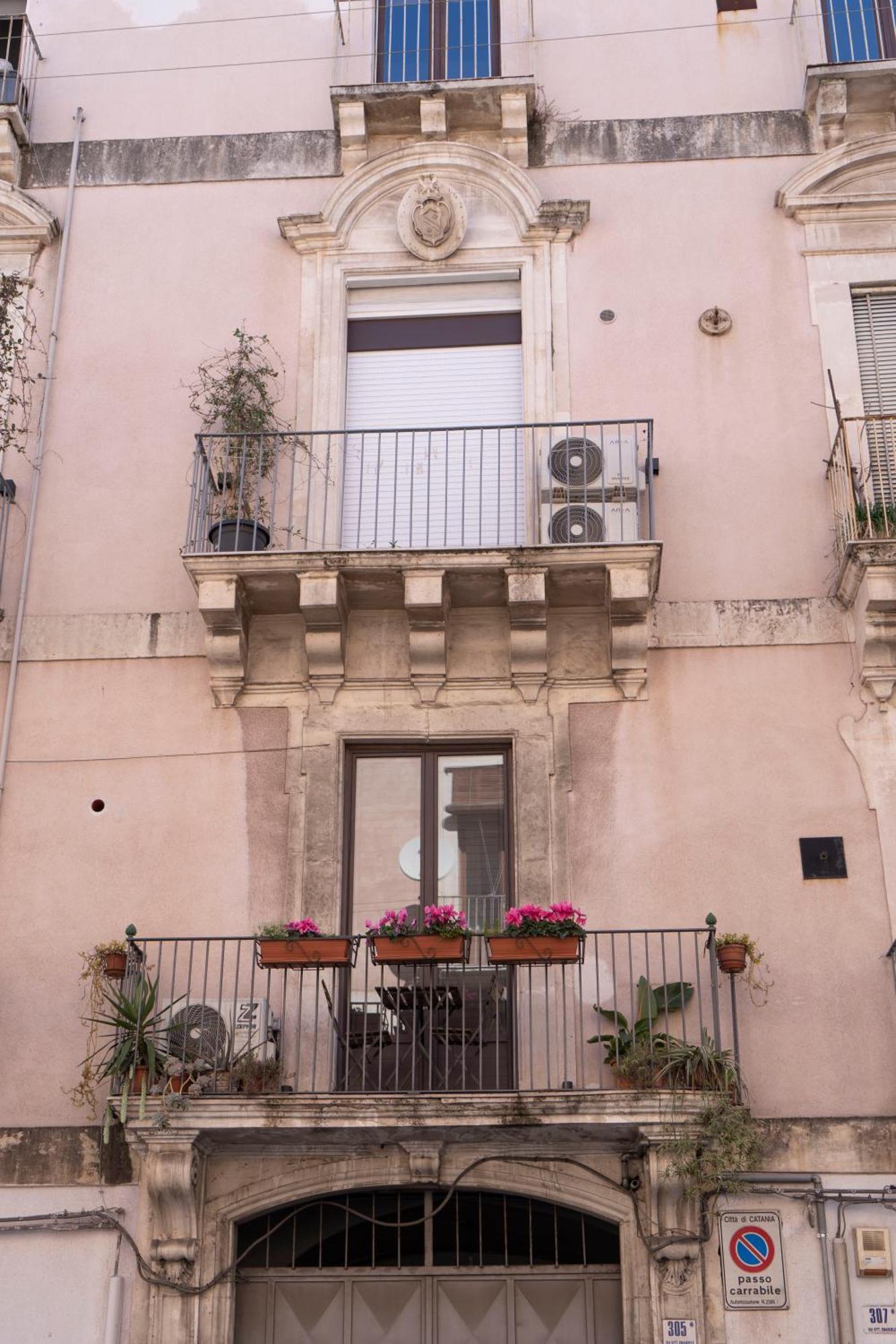 Etna Timeo Central Apartment In Baroque Building كاتانيا المظهر الخارجي الصورة